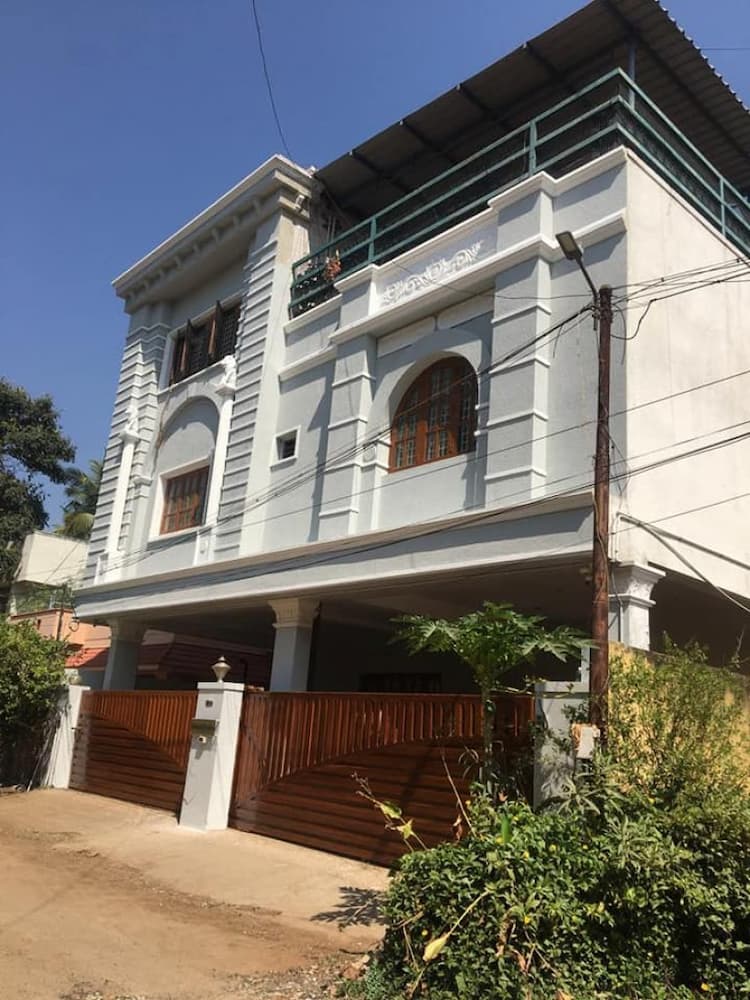 5bhk house for sale