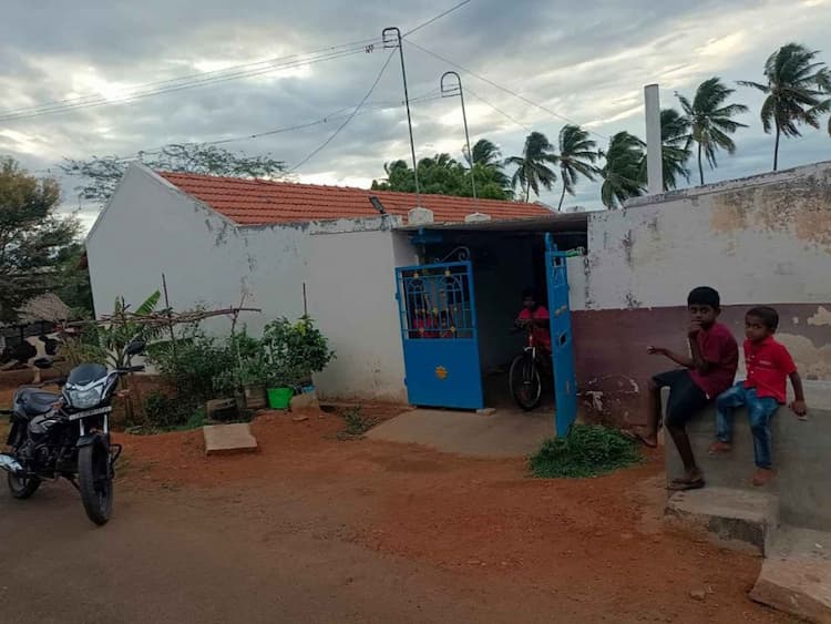 Tiled roof house for Sale