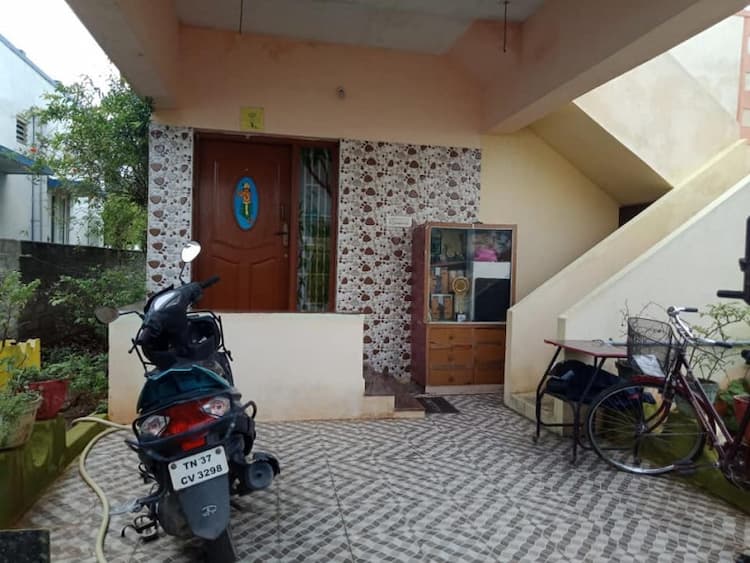 4 Years old house for sale