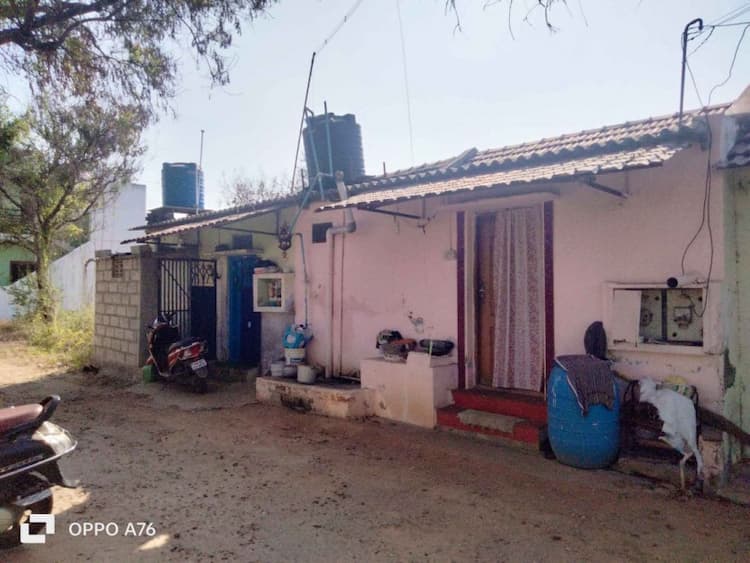 Tiled roof House for Sale