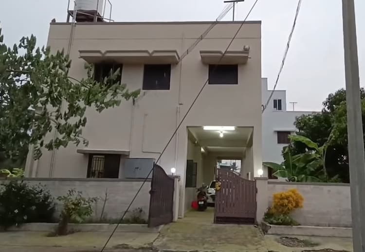 House with Workshop for Sale