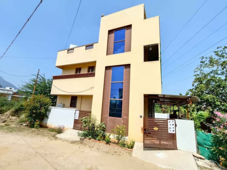 3 Portion Rental House For Sale