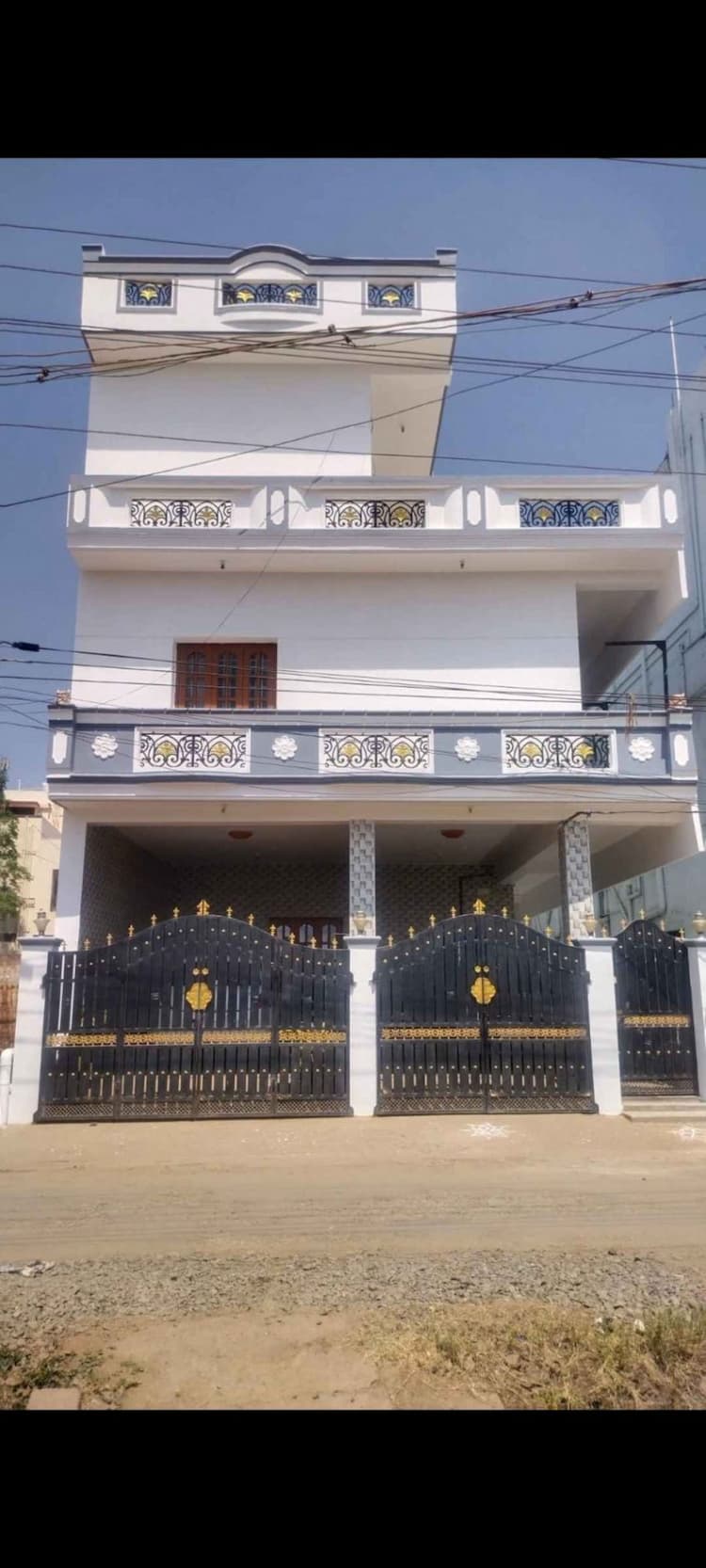 4 portion house for sale