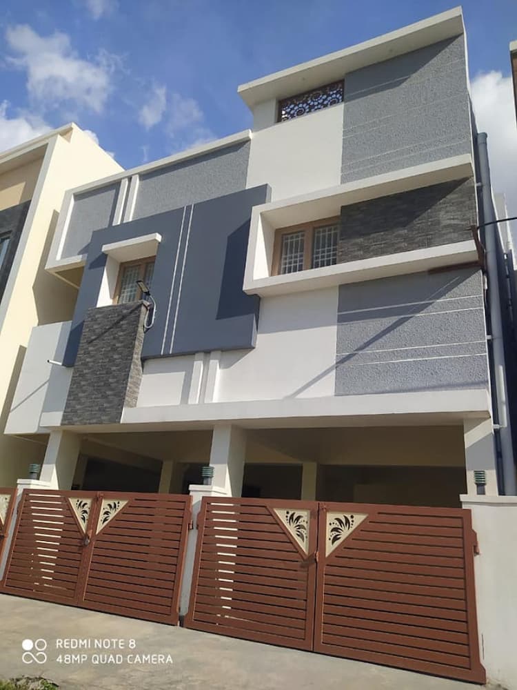 4 portion house for sale