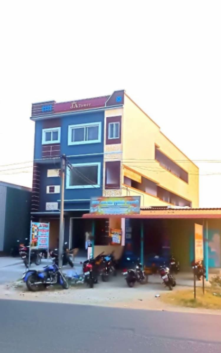 Shops & Studio Rooms For Rent