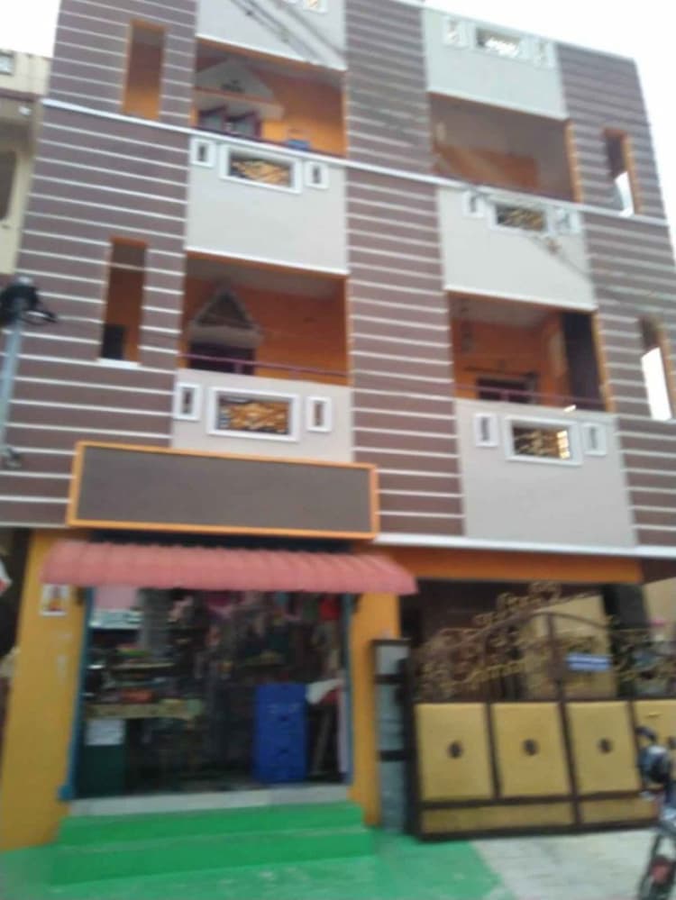 7 portion house property with shop for sale