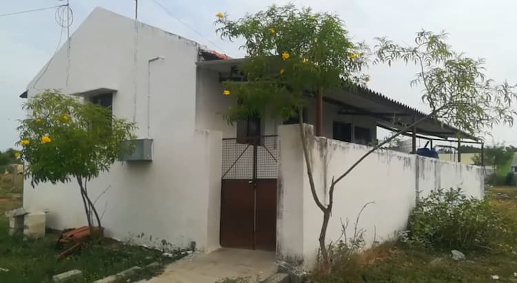 Tiled roof House for Sale